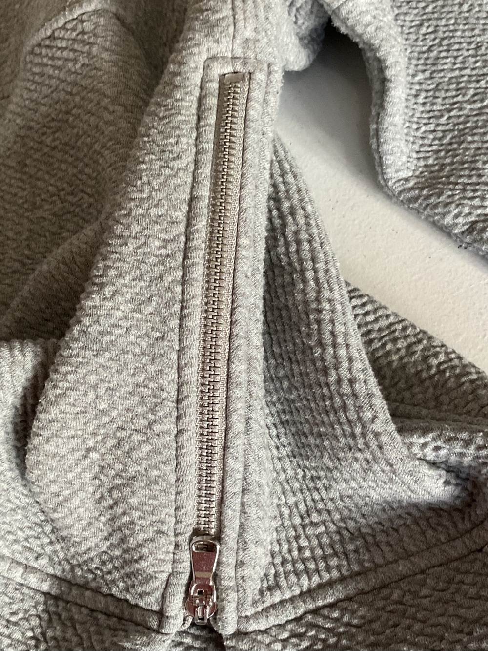 CALIA by Carrie Underwood Quilted Crewneck Sweatshirt - Gray - Picture 5 of 6